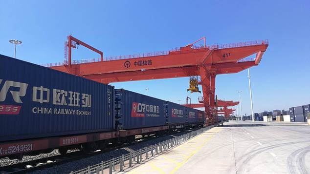 „China Railway Express“ padeda ugniai atsparias medžiagas gabenti į Europą